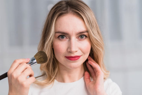 What Is a Natural-Looking Makeup Base?