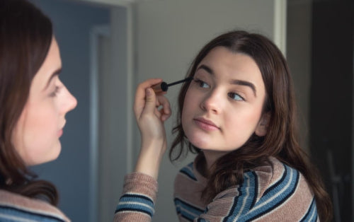 How Brow Makeup Helps Frame the Face Naturally